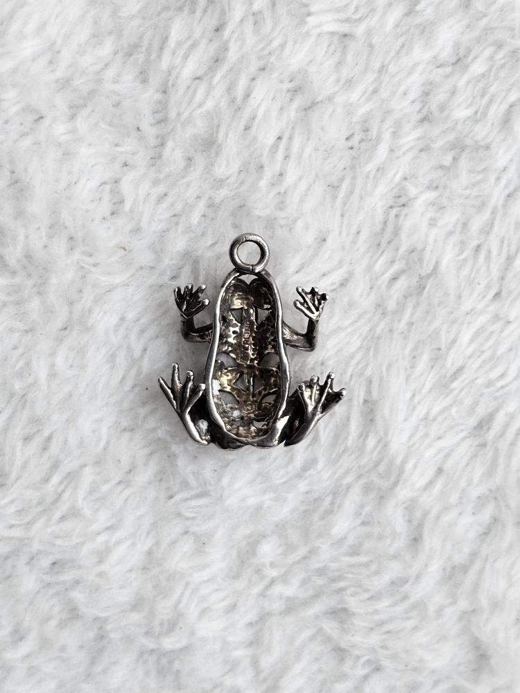 Vintage Sterling Silver Frog Pendant for necklace image indicator(3)