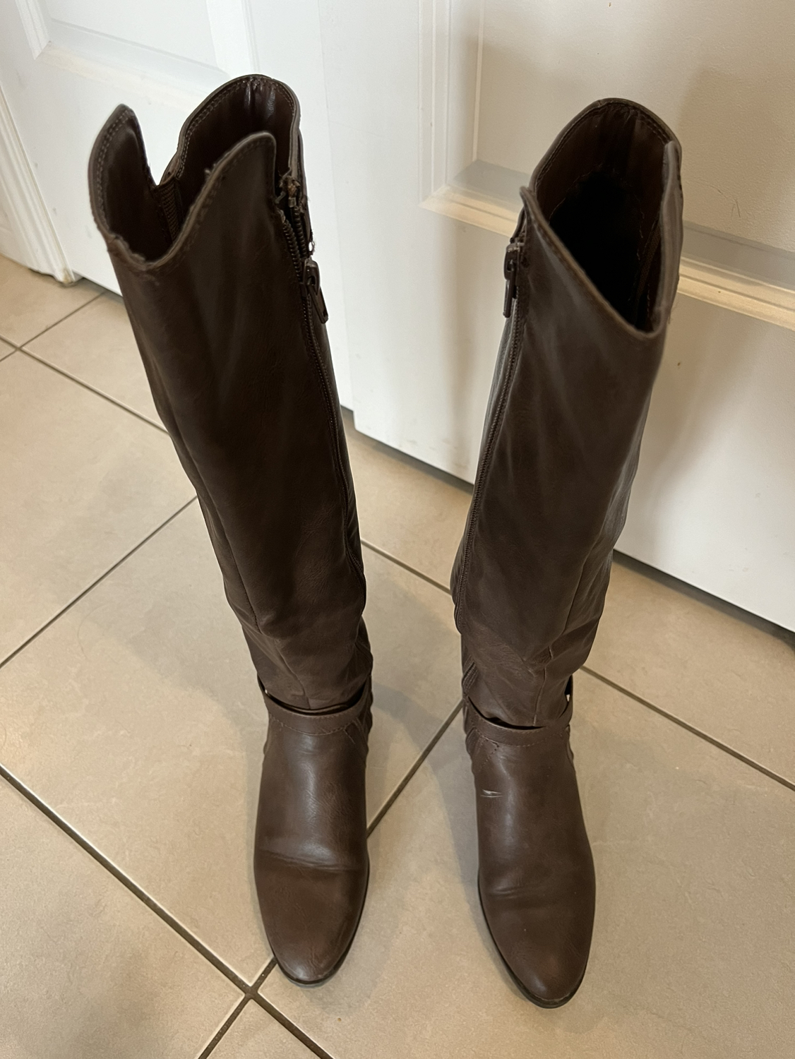 Women’s 5.5 knee high boots- brown image indicator(5)