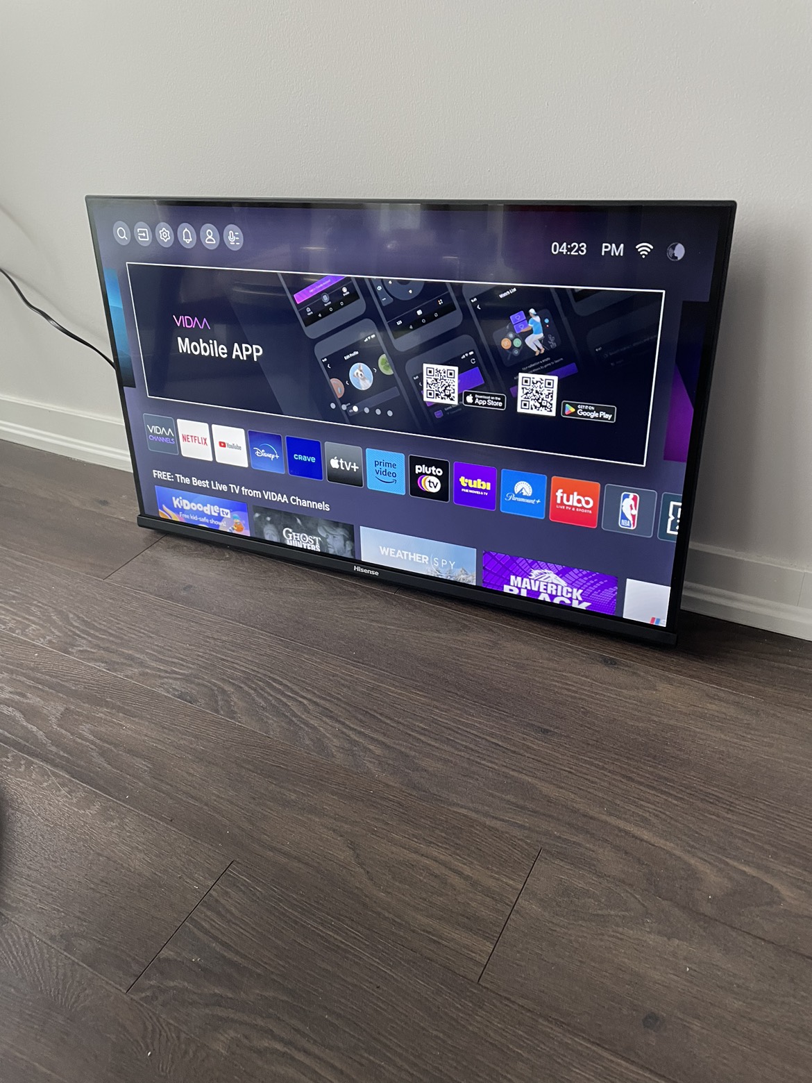Hisense 32” Smart TV and Mount thumbnail