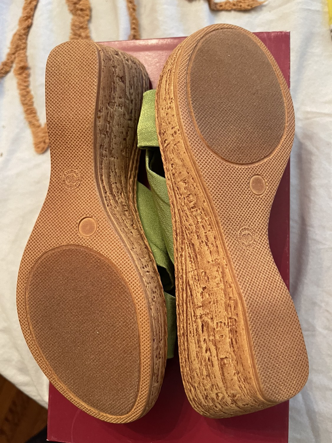 Brand New Lime colored wedge sandal size 8 Italian made - photo 3