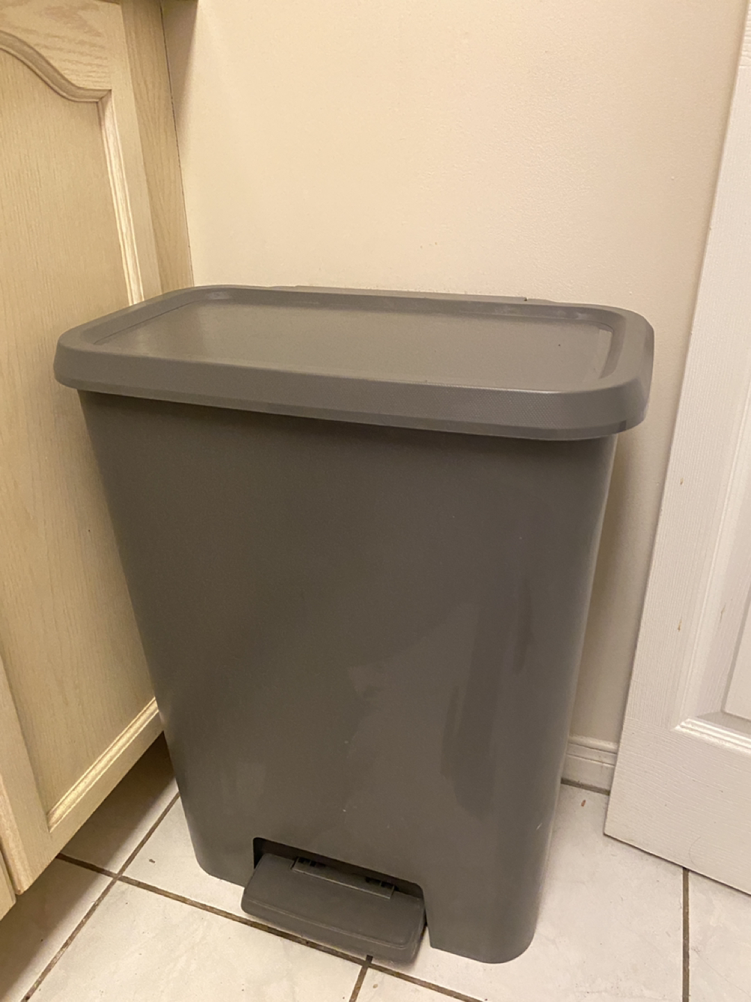 Step trash can 50L (13 gallon)
