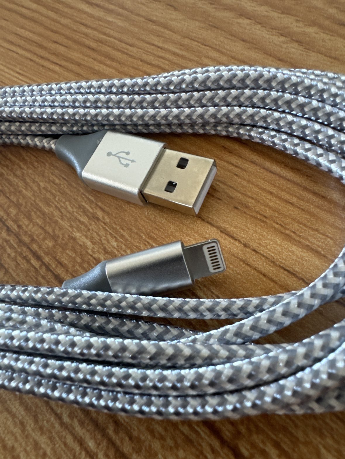 Long usb to lightning cable image indicator(2)