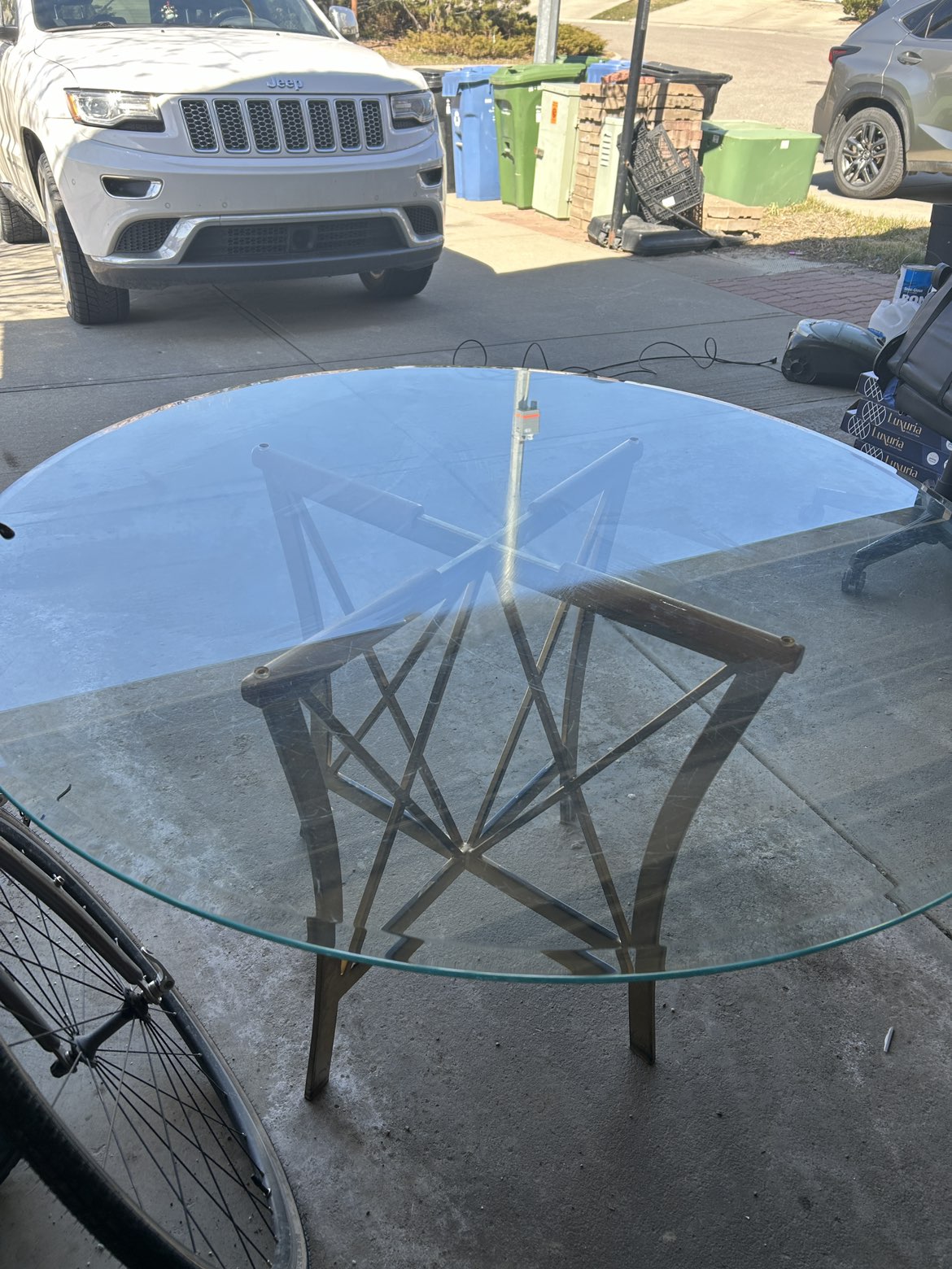 Glass top dining table large 4ft diameter - photo 2