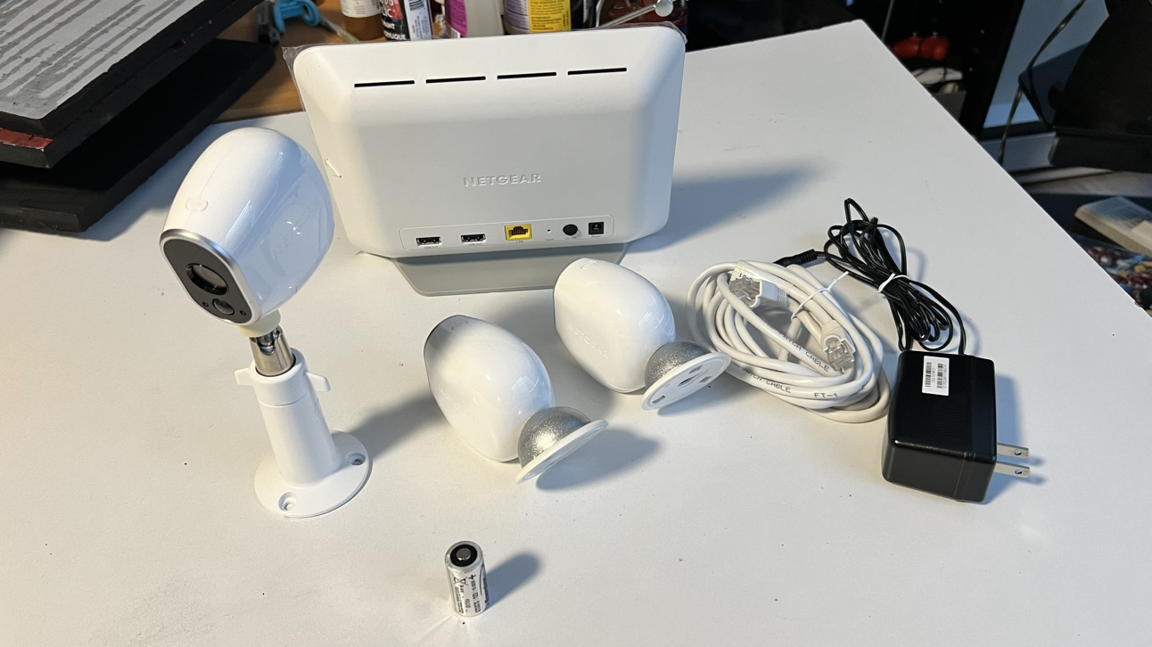 Arlo security cameras hub +3 cameras image indicator(2)
