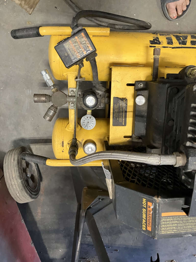 Dewalt air compressor - photo 3