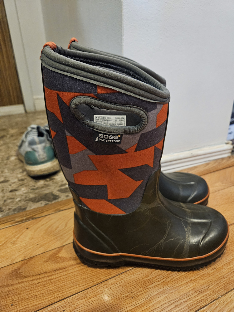 bogs Boots Size 2 thumbnail