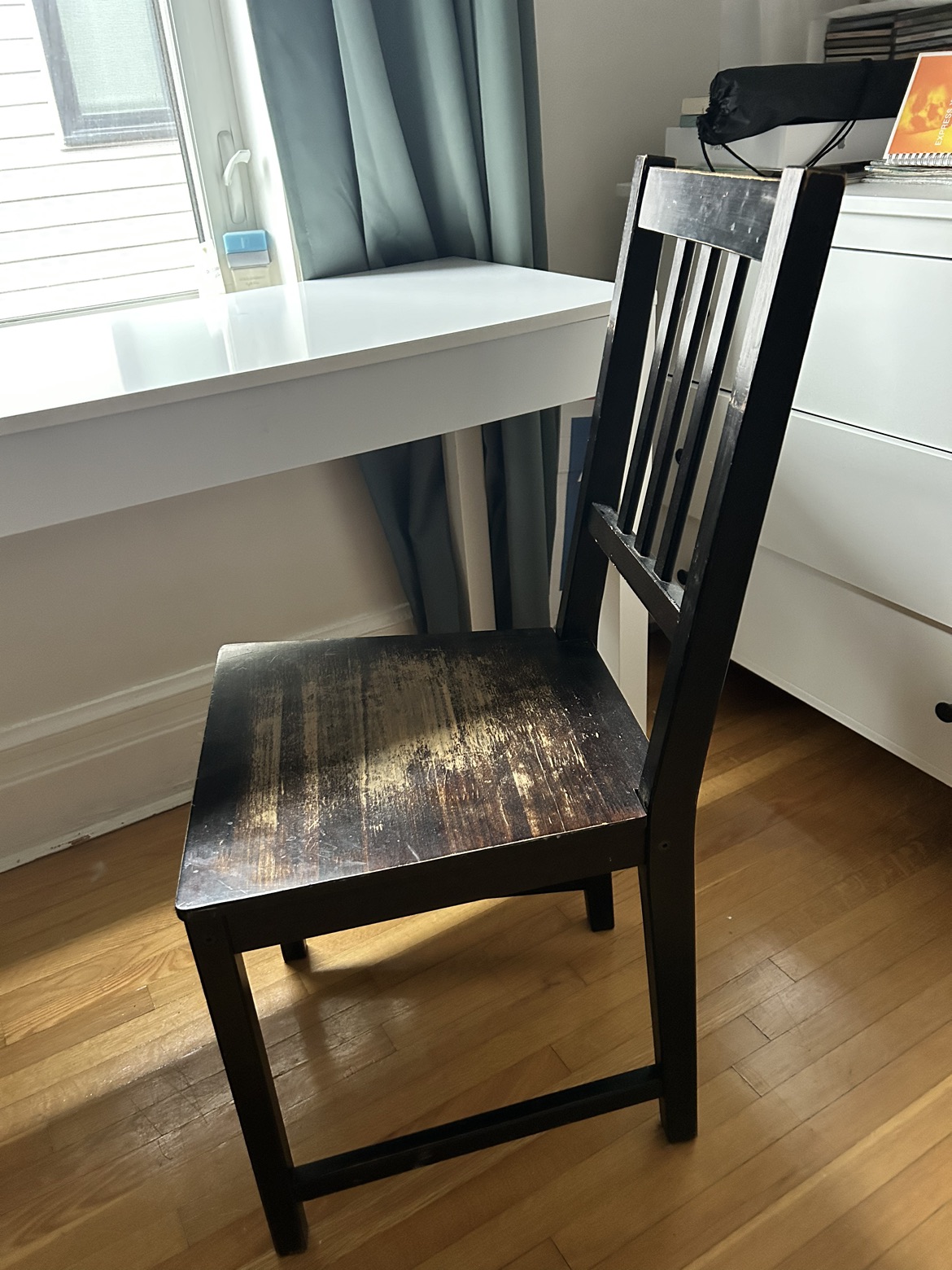 Desk and chair - photo 3