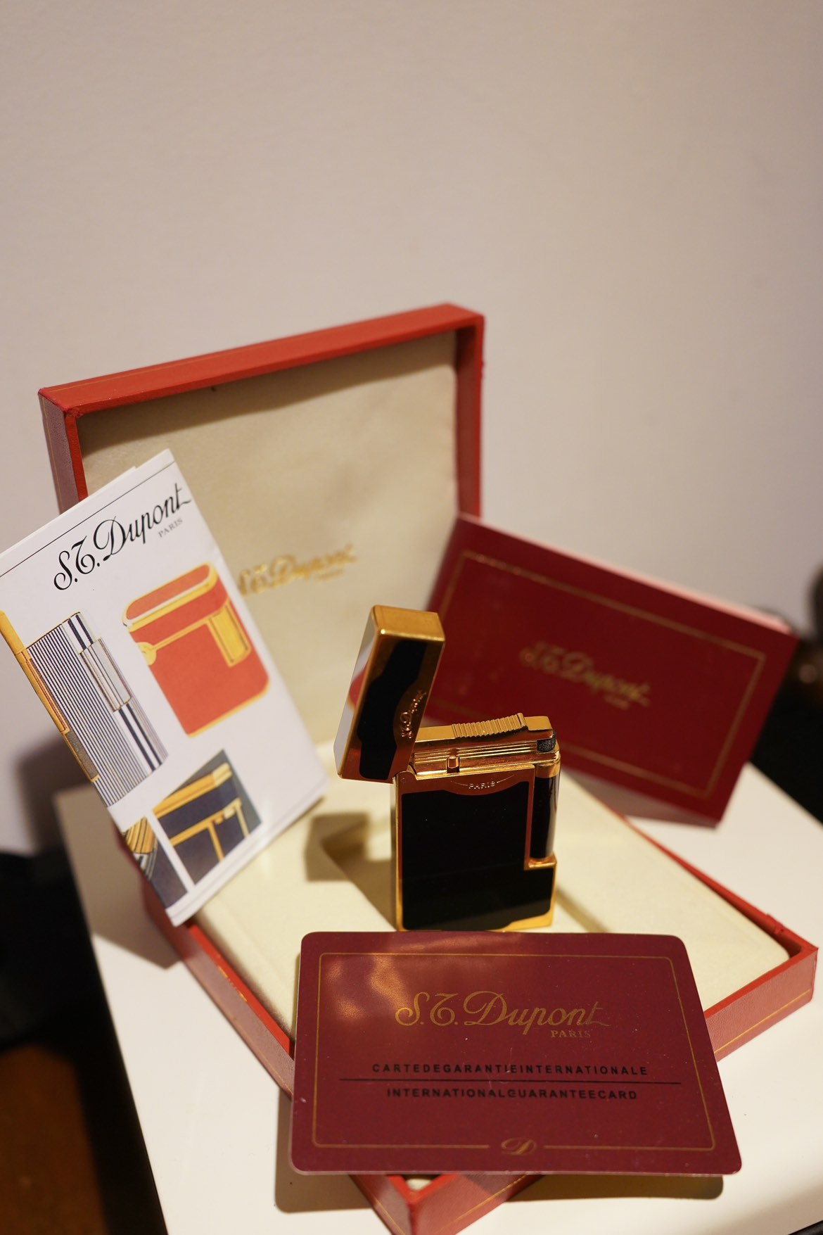 Vintage S.T.Dupont Black Gold Tone Lighter