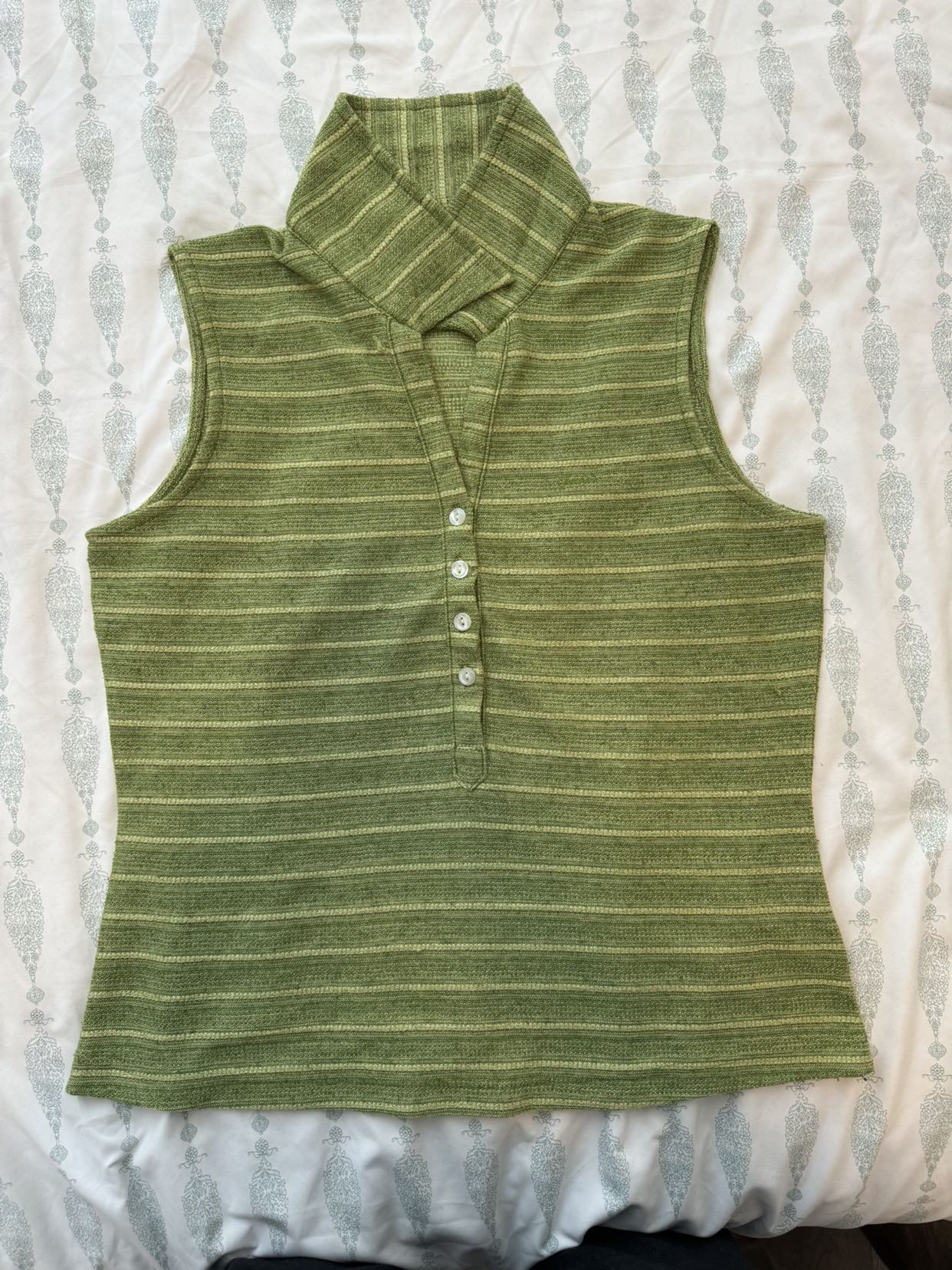 Guess tshirt thumbnail