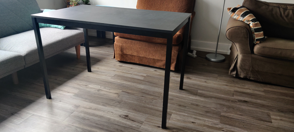 Desk/table