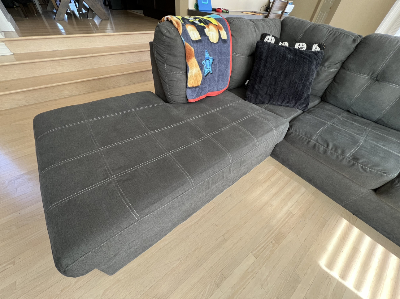 Sectional Couch - photo 2