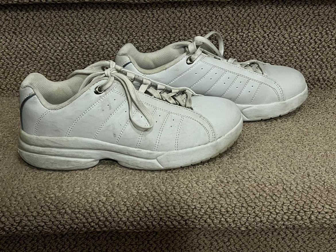 Sz 10 women’s white sneakers thumbnail