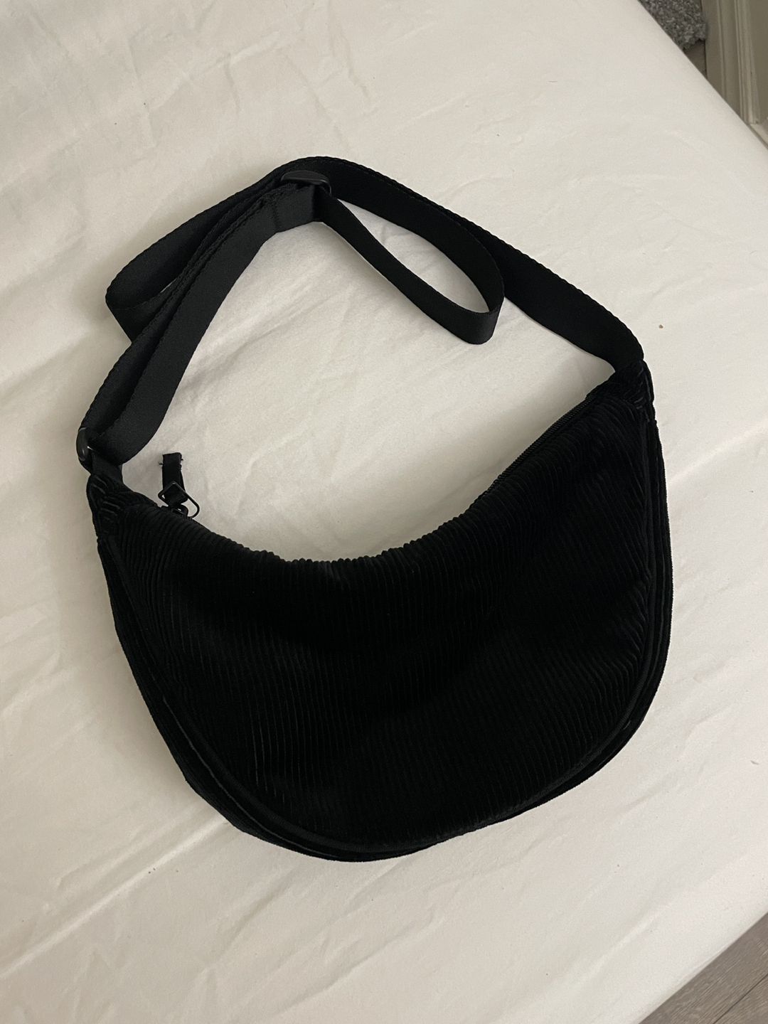 Black round mini shoulder bag corduroy. Uniqlo
