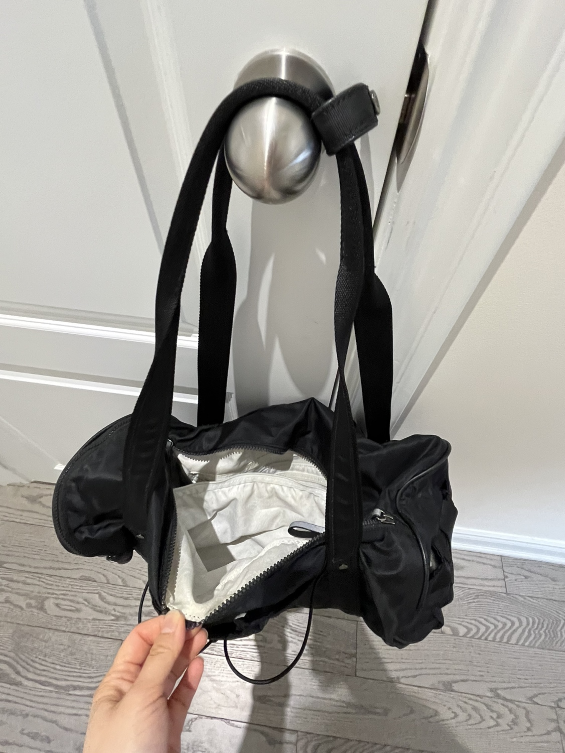 Lululemon gym duffle bag image indicator(4)