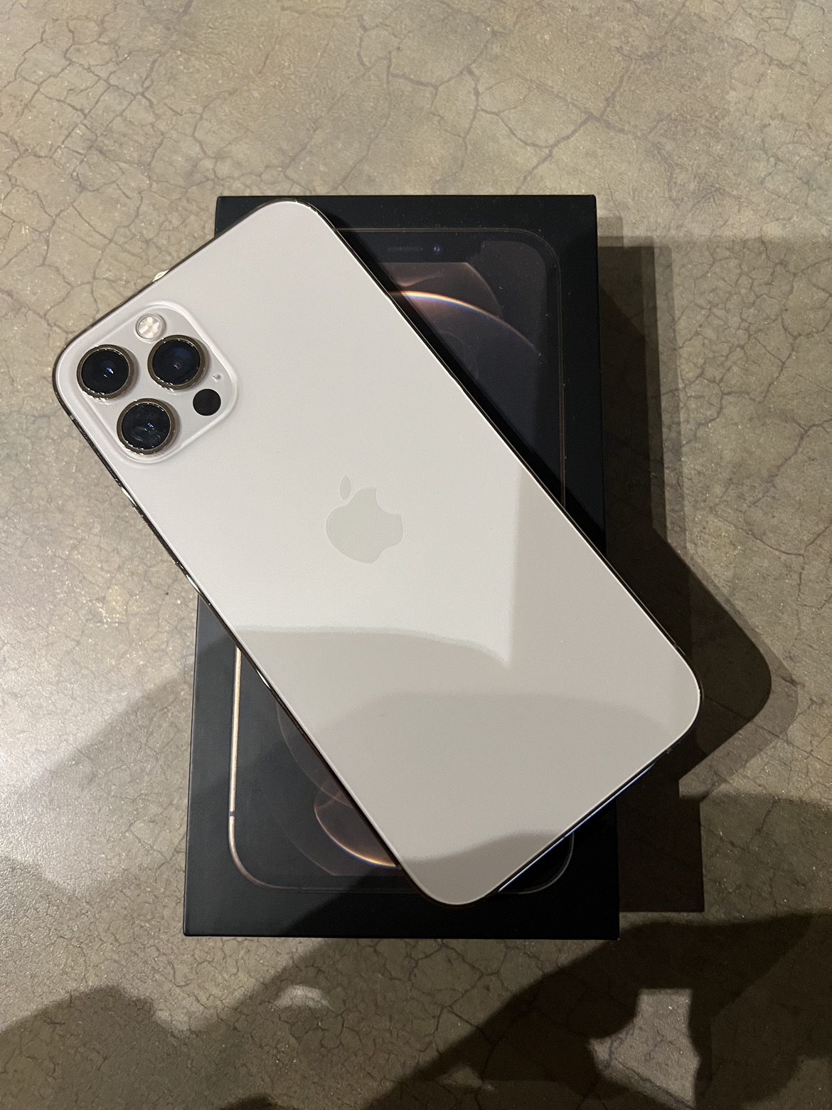 iPhone 12 Pro 512gb Gold - photo 2