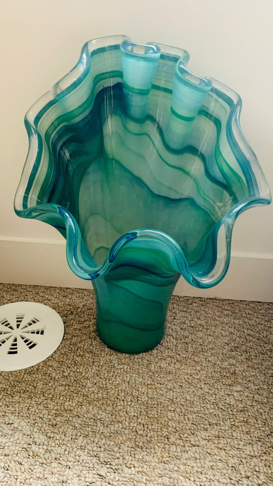 Flower vase thumbnail