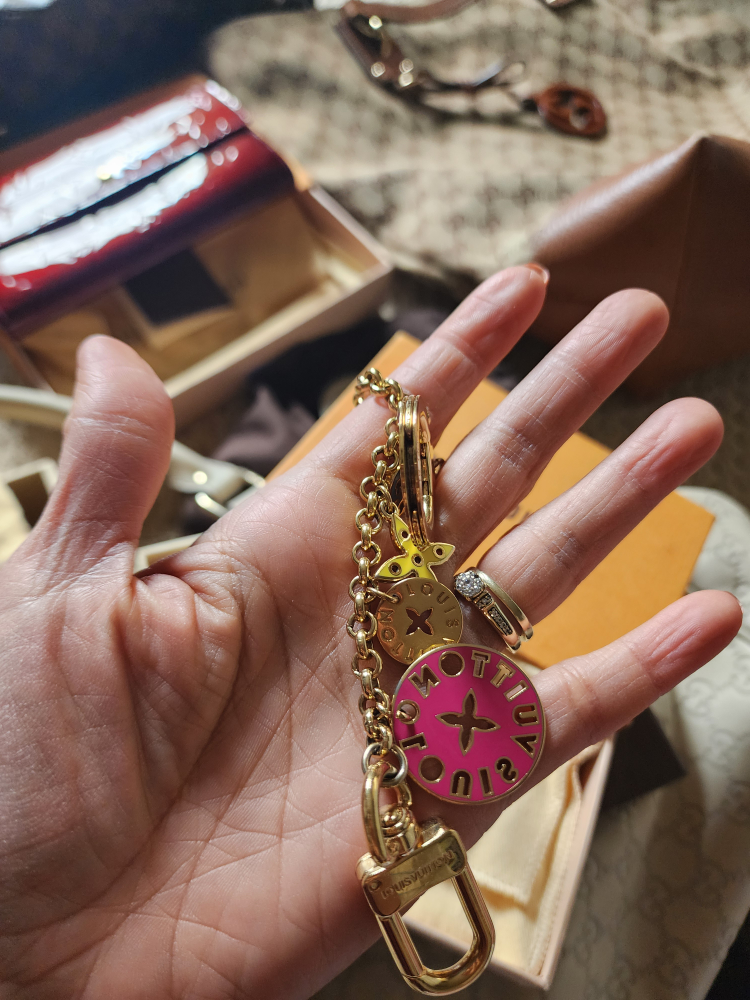 louis vuitton keychain image indicator(5)