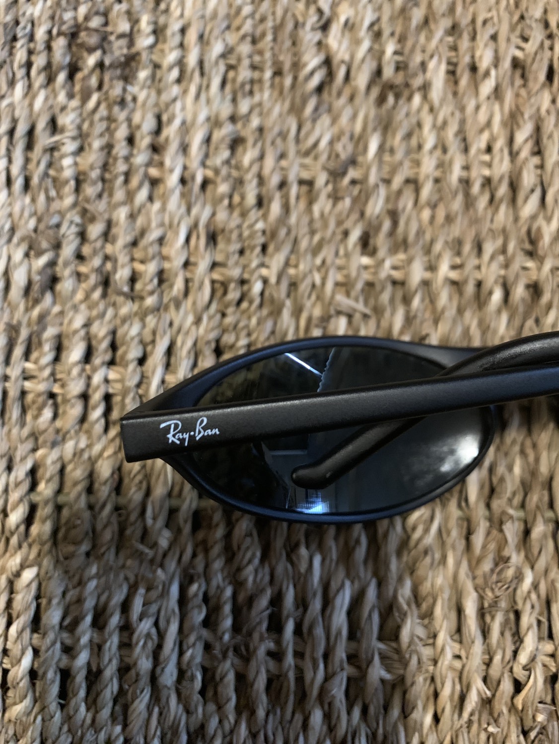 Ray- Ban sunglasses image indicator(3)