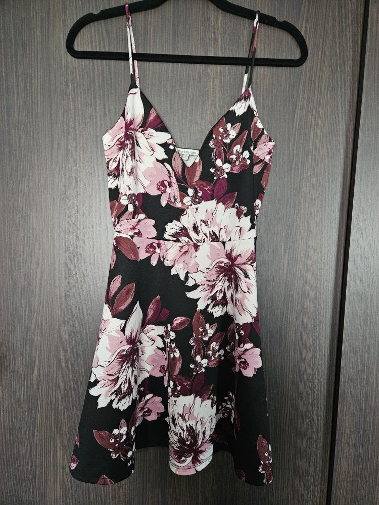 Ladies summer dress thumbnail