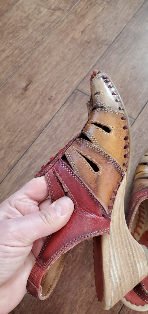 like new Pikolinos sandals image indicator(2)