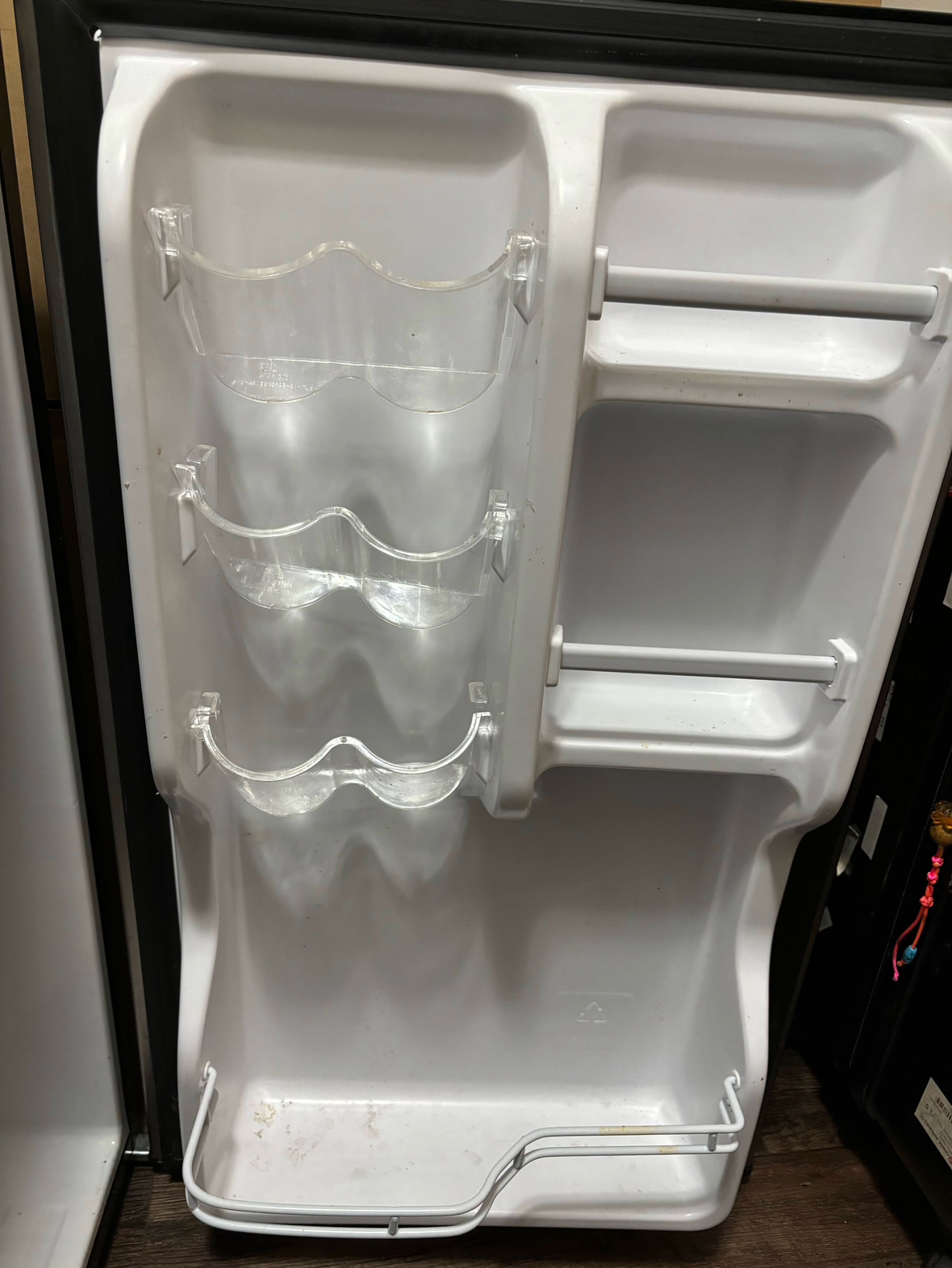 Mini Fridge Insignia 3.3 | Moving Sale - photo 3