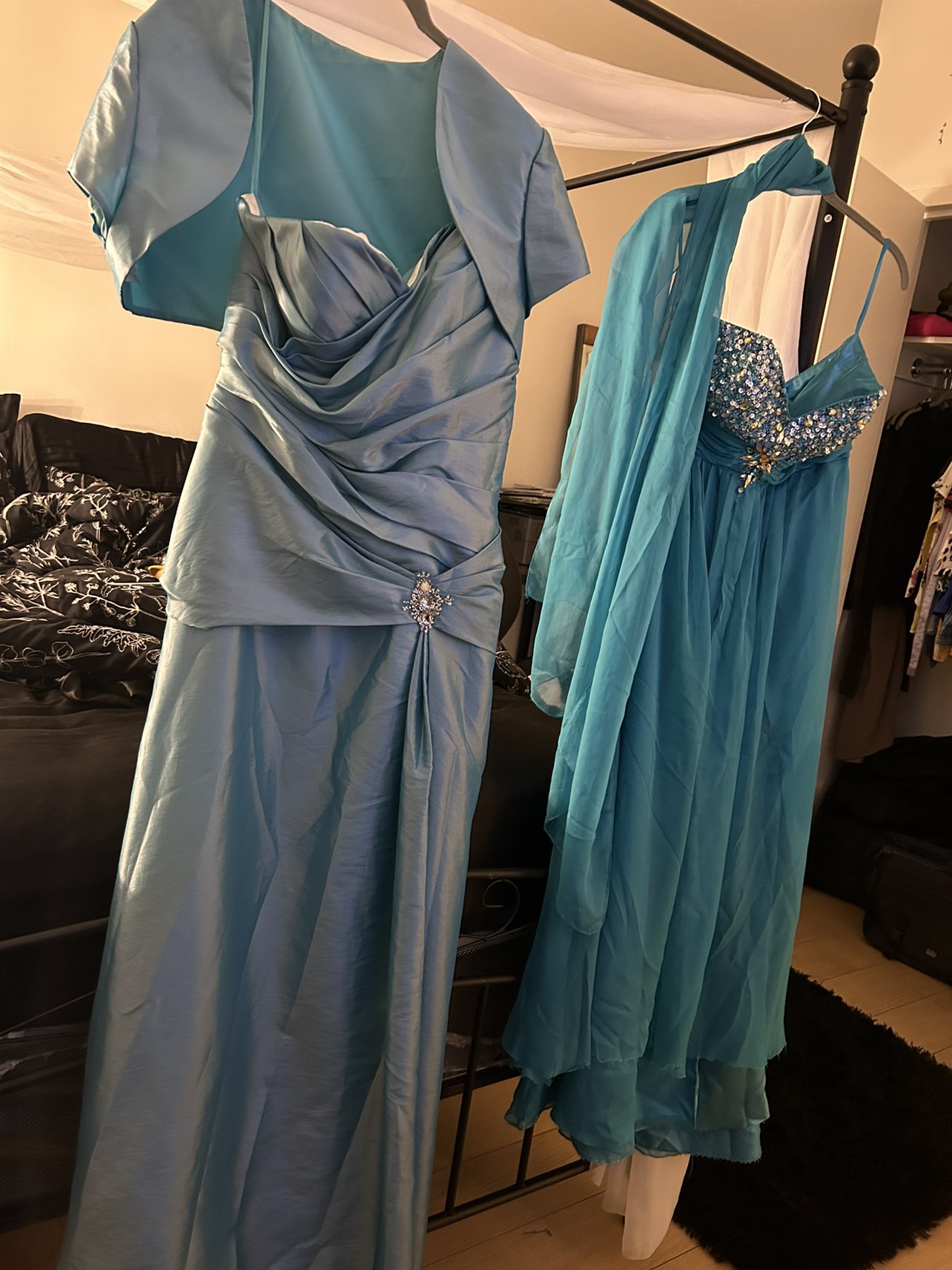 Prom dresses or graduation gowns - photo 2