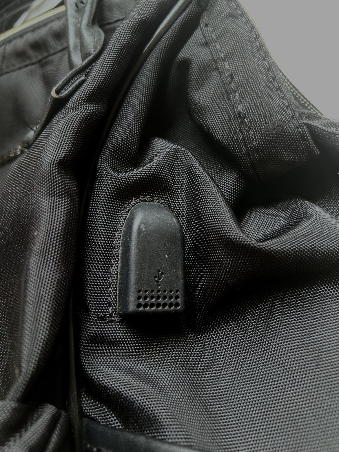Black backpack image indicator(4)