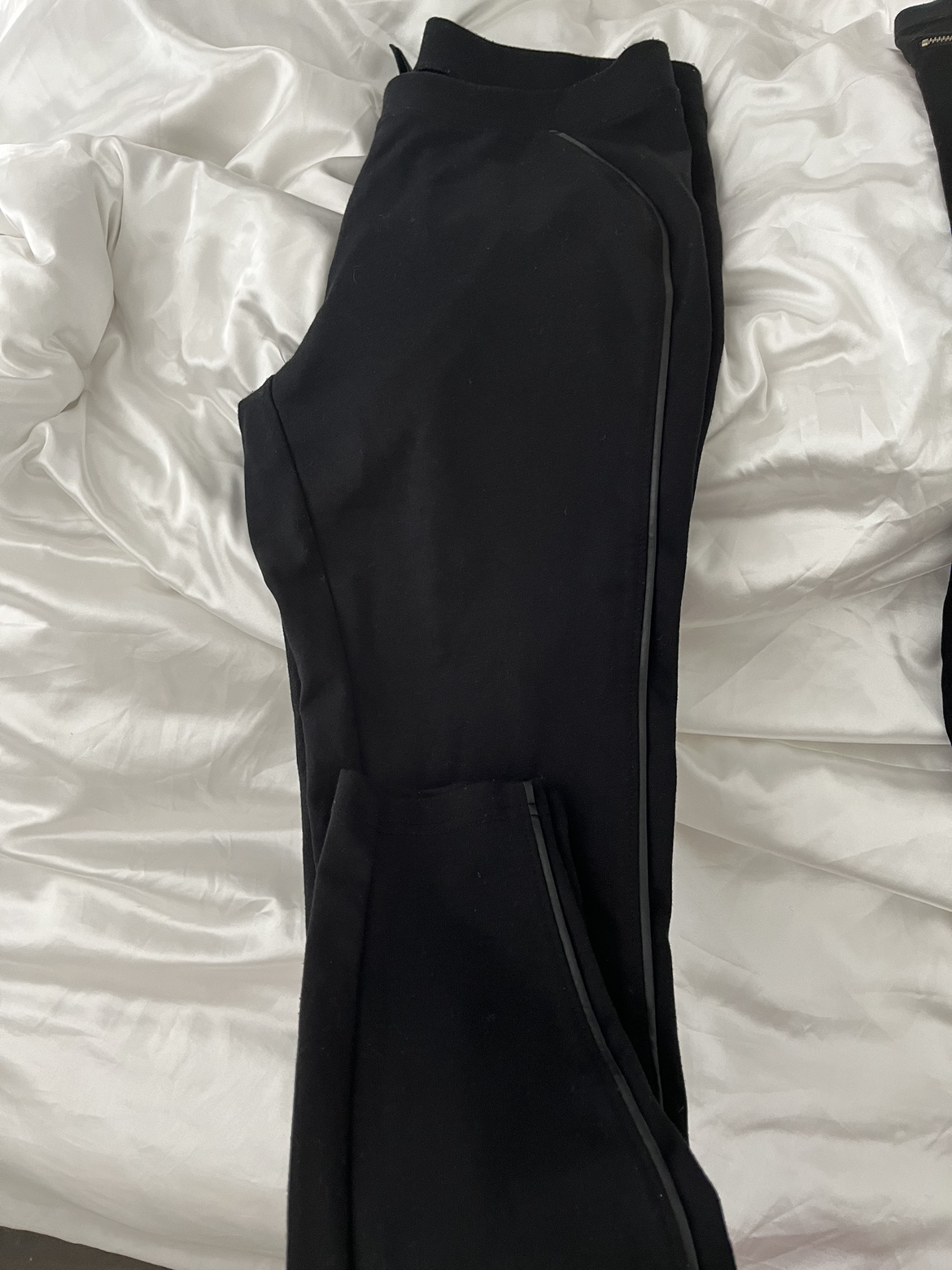 2 black leggings pants image indicator(2)