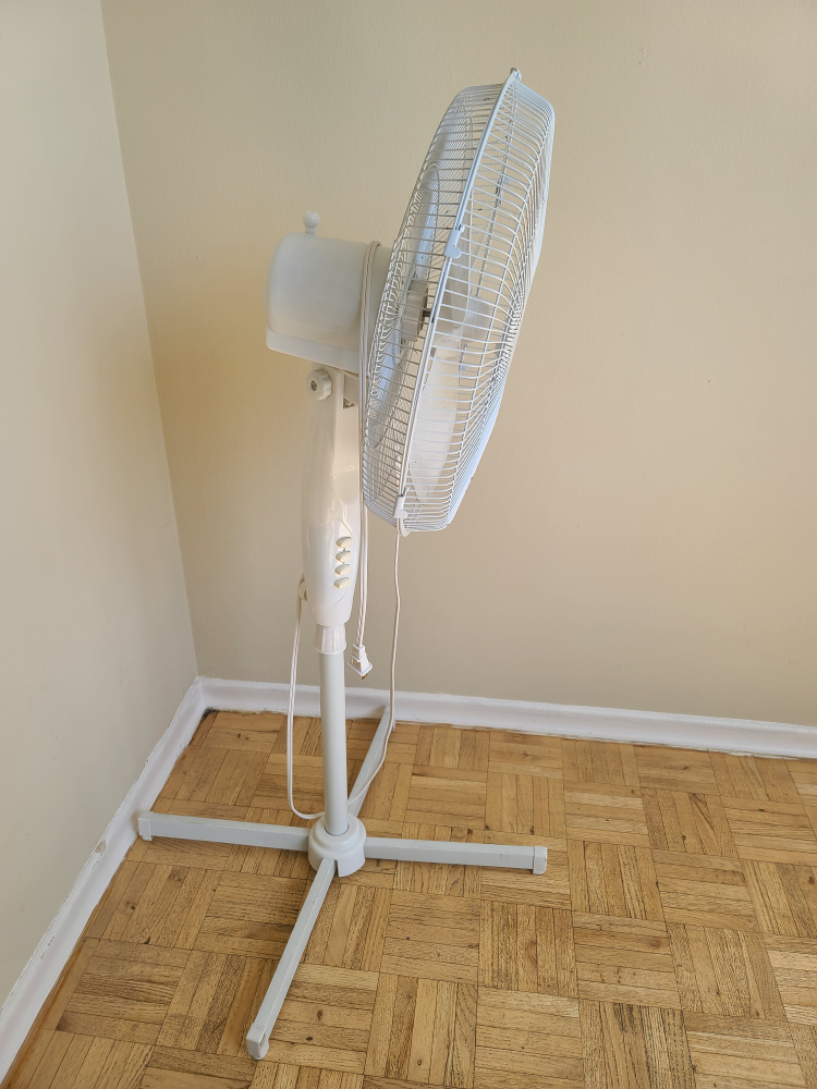 [MOVE OUT SALE] Standing Oscillating Fan - 16 inch