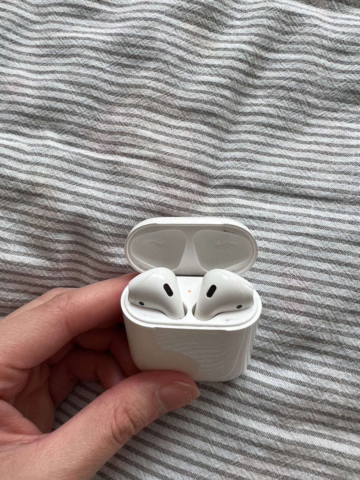 airpods gen 1 thumbnail