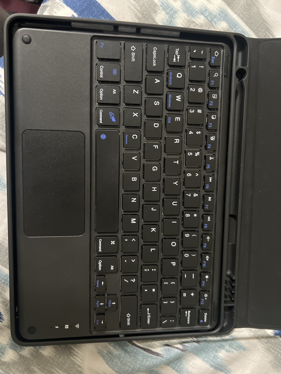 Ipad cover with keyboard thumbnail