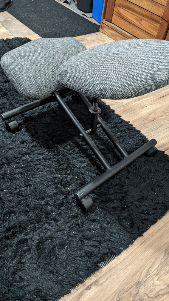 ergonomic chair/ kneeling chair