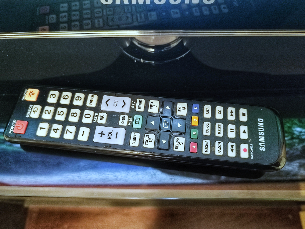 TV Samsung 50" Plasma + extra (sold separetly) image indicator(5)