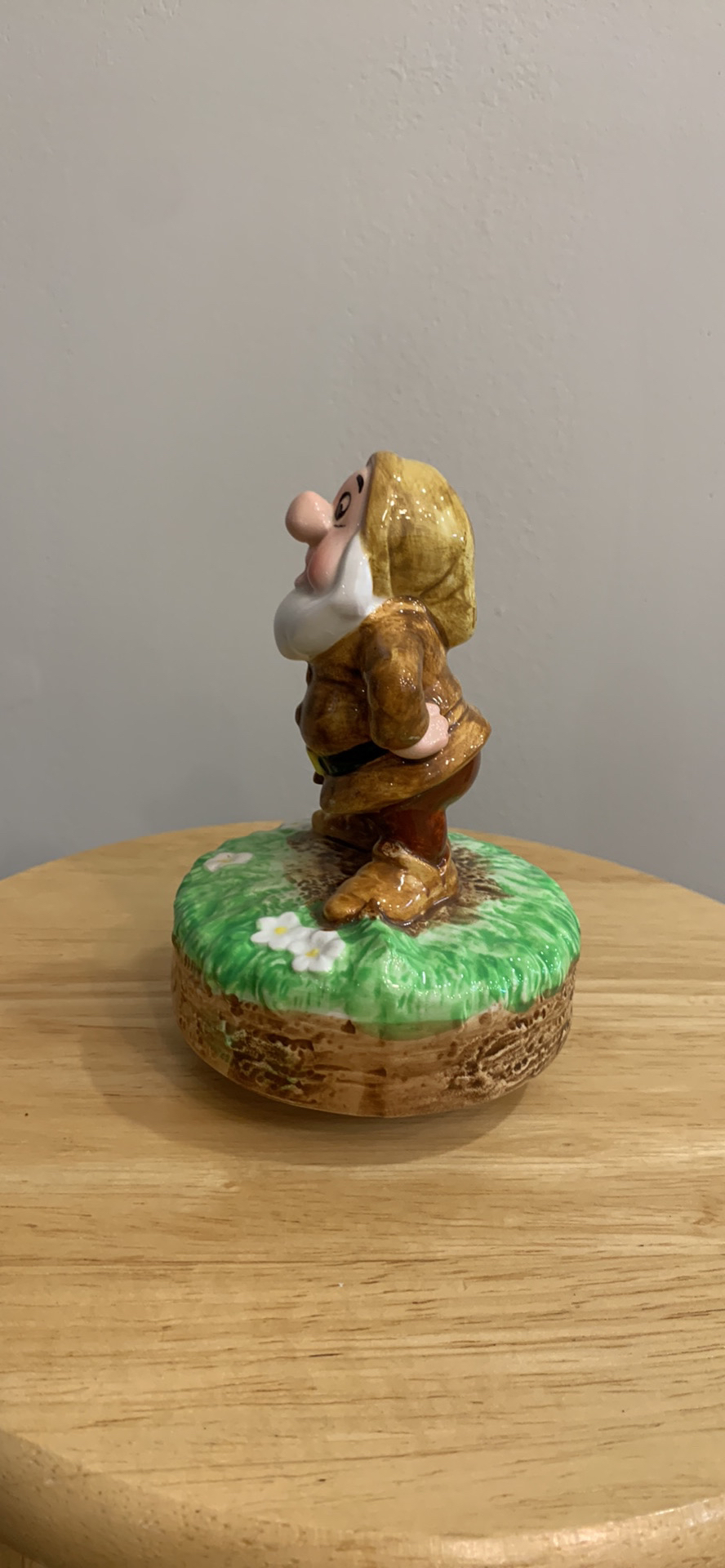 Vintage 1984 Schmid Music Figurine Walt Disney Sneezy image indicator(4)