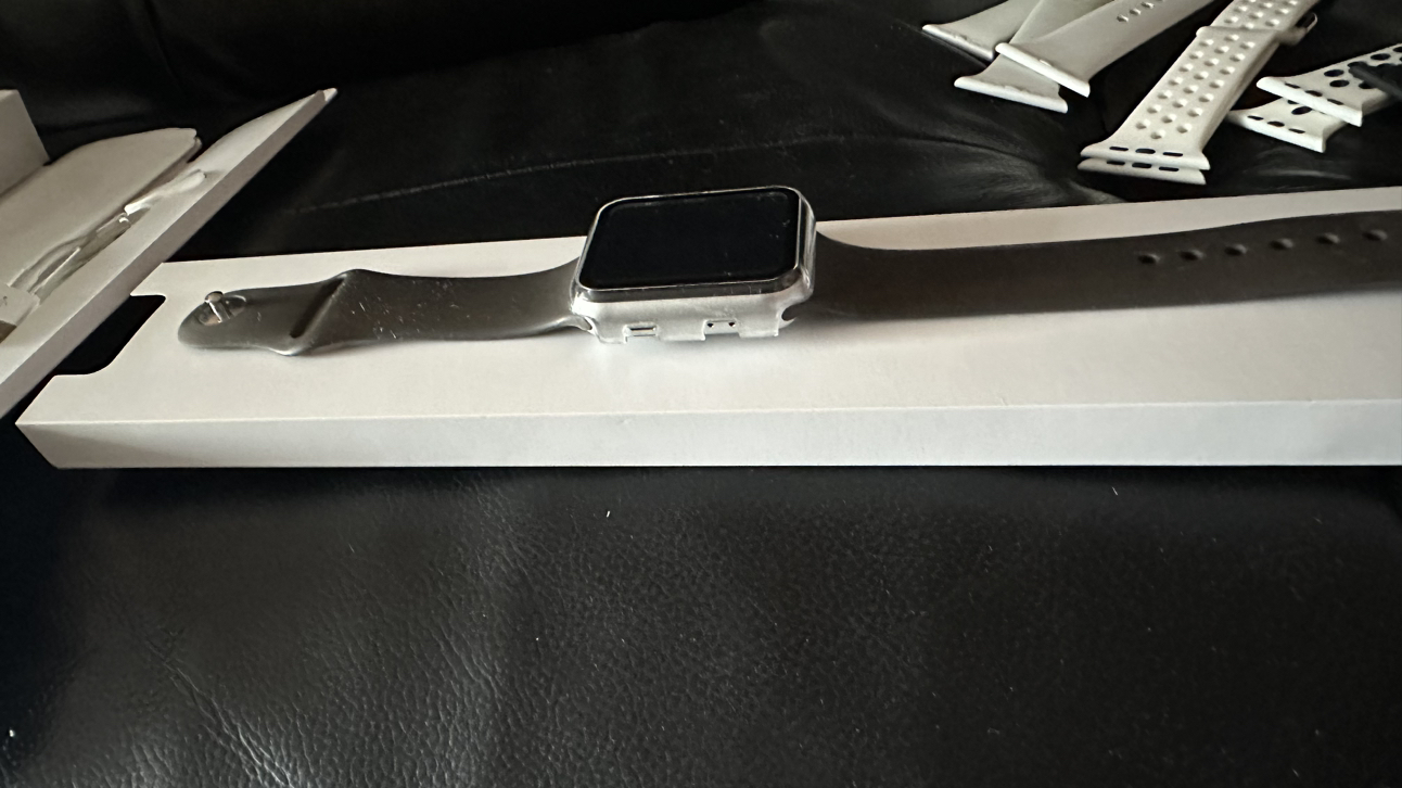Apple watch series 3. 42mm Silver Aluminum (GPS) - photo 3