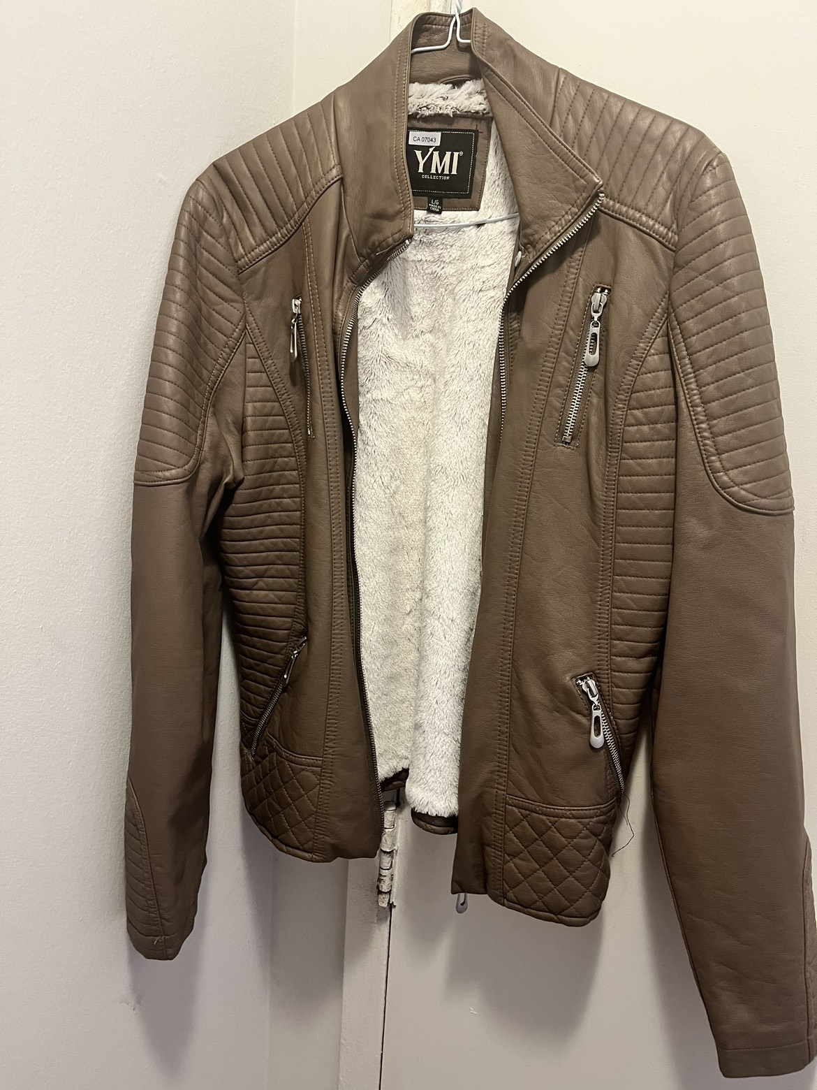 Female leather jacket image indicator(2)