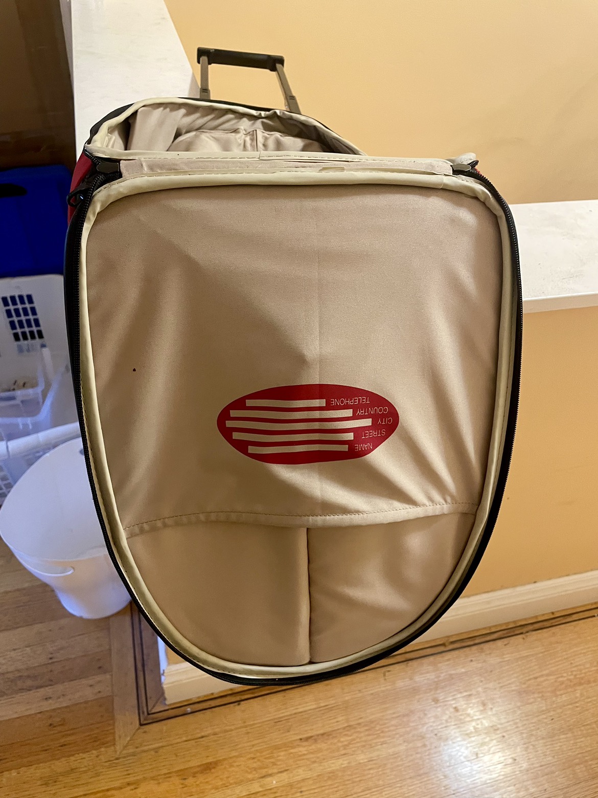 Sammie's Samsonite Child's suitcase image indicator(3)