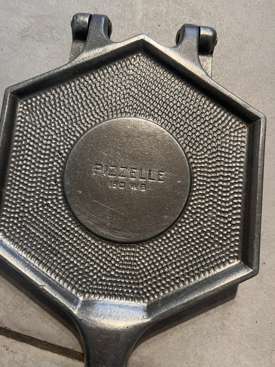 Vintage Berarducci Brothers Pizzelle image indicator(4)