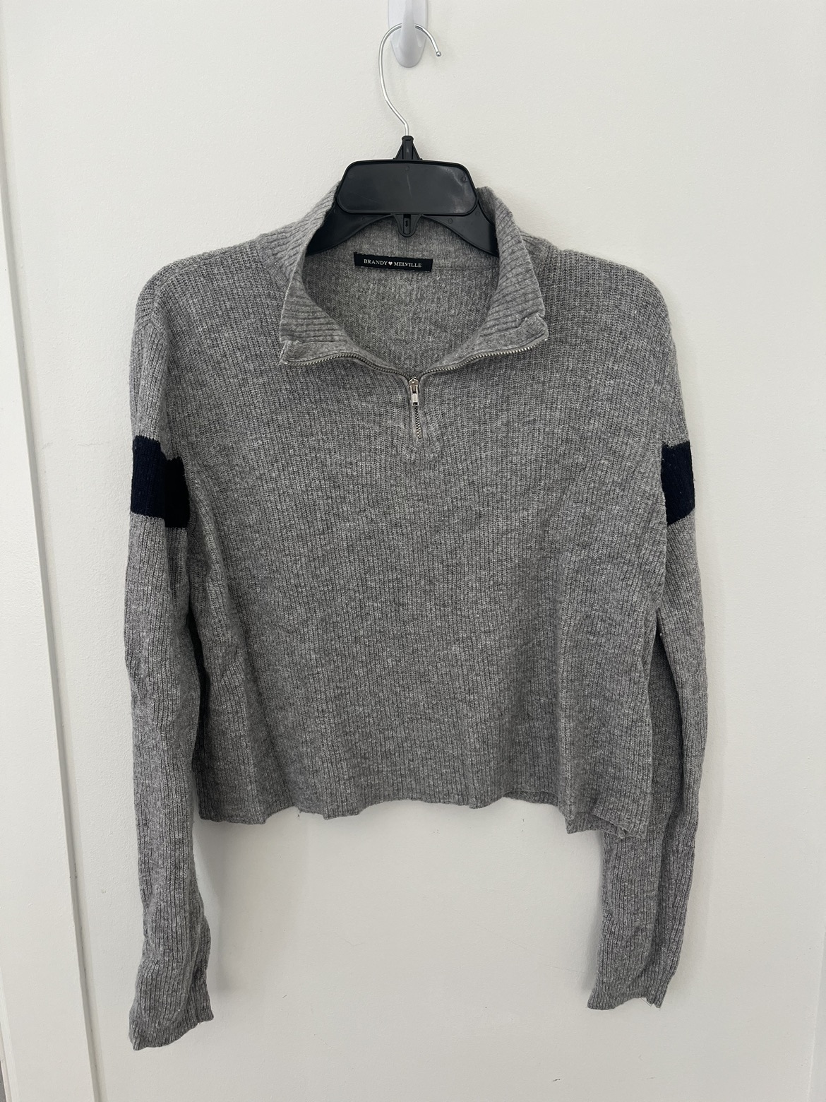 Brandy Melville grey cute crop top sweater thumbnail