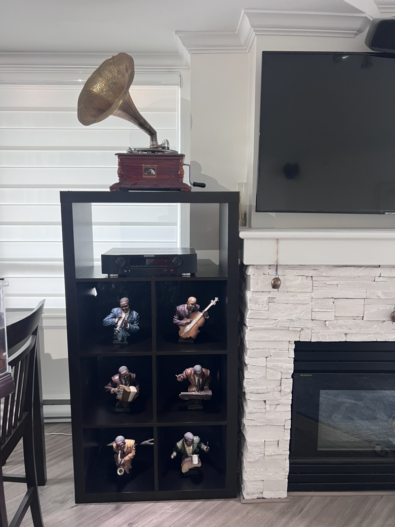 IKEA Kallax unit with led puck lights - photo 3
