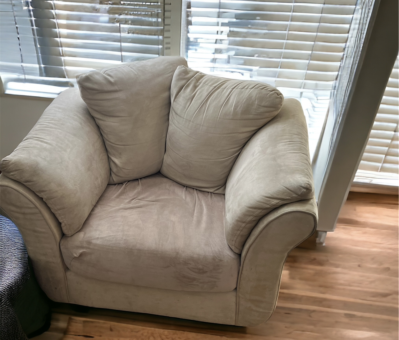 Three cream-colored couches for sale ( pick up Richmondhill ) - photo 3