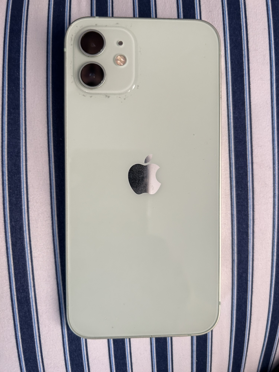 I Phone 12  64 Gig zero scratches - photo 2