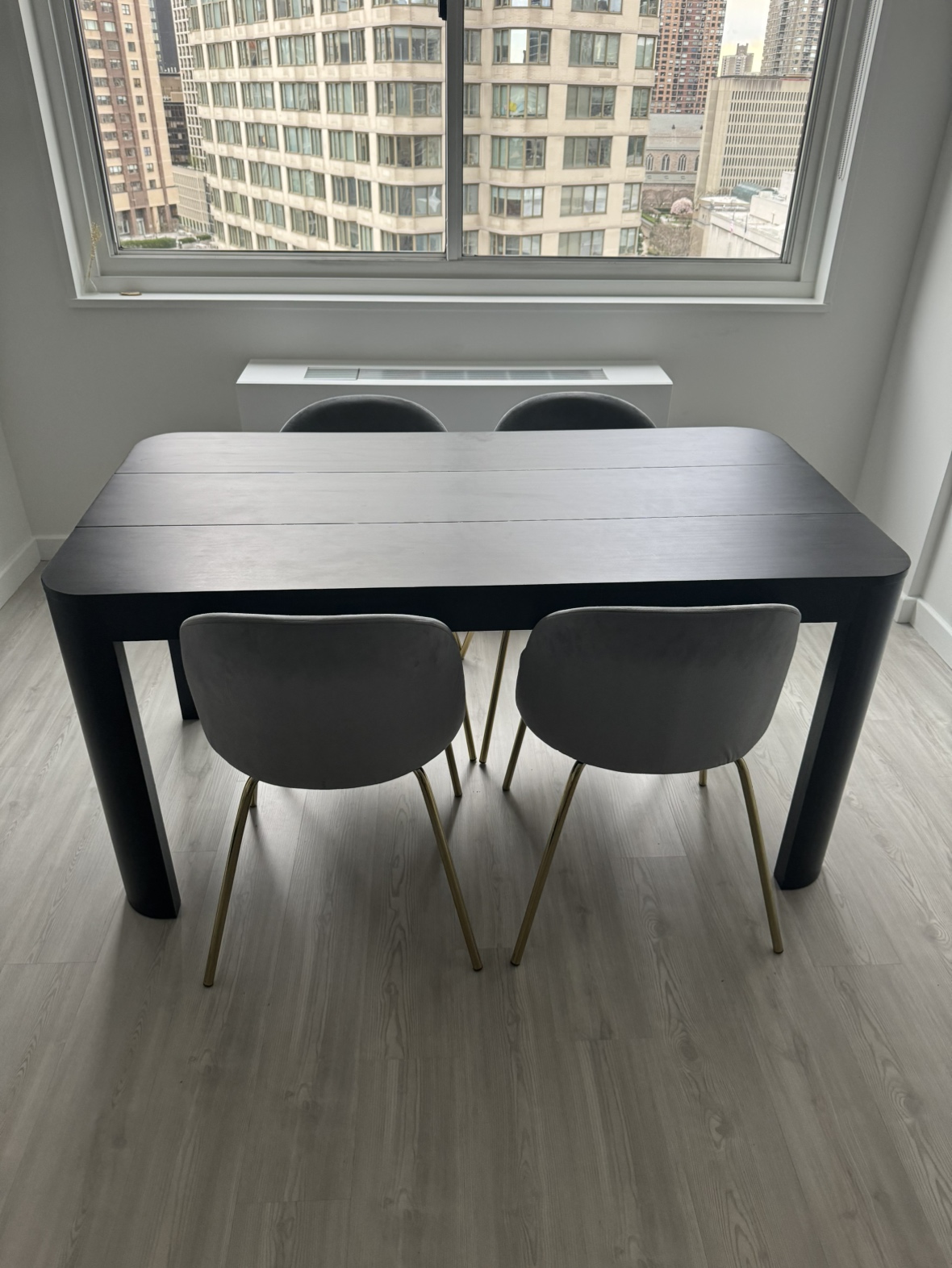 Black solid pine wood table never used - photo 3