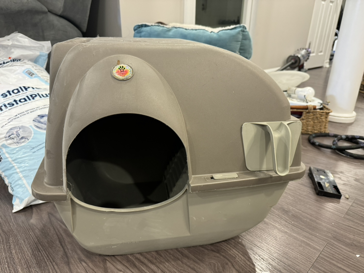 Cat litter box