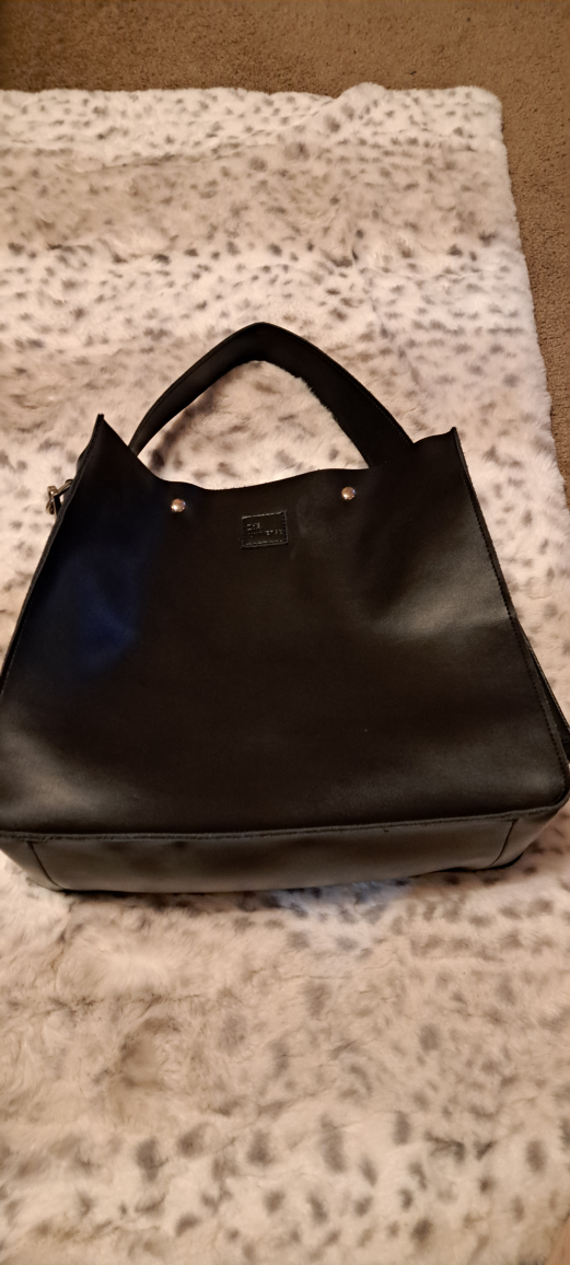 The Tiny Universe Black leather bag image indicator(7)