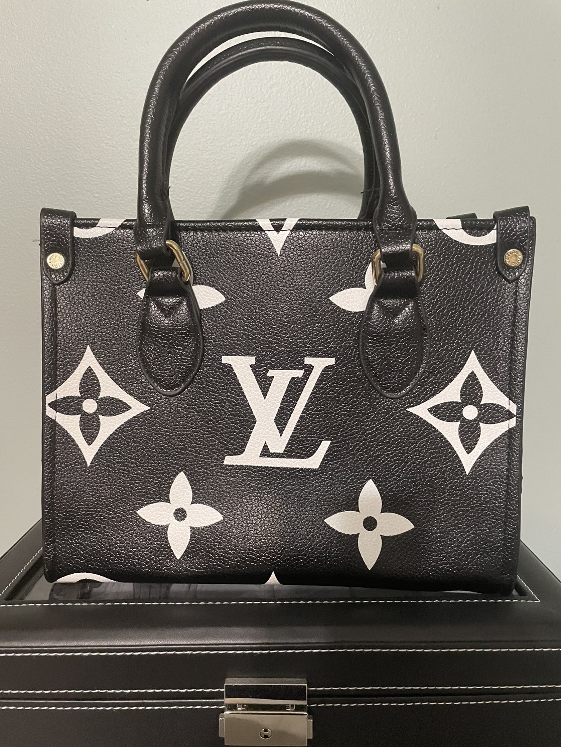 Luis Vuttonn Purse