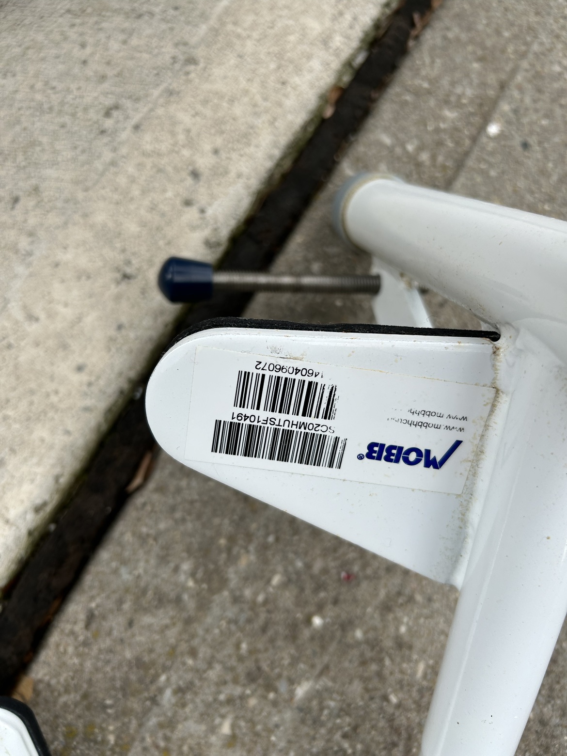 MOBB Toilet Safety Frame with Arms image indicator(2)