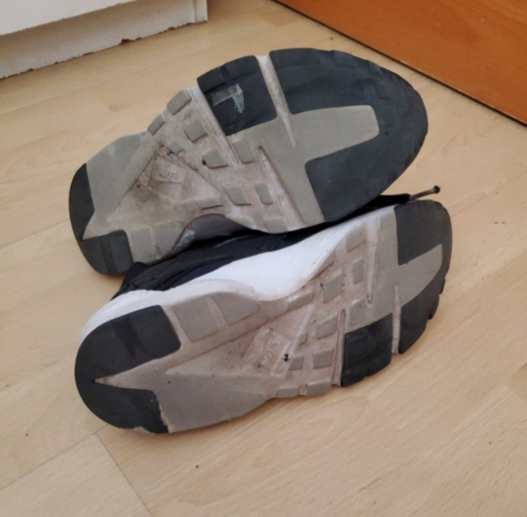 Kids Nike Huarache sneaker image indicator(8)