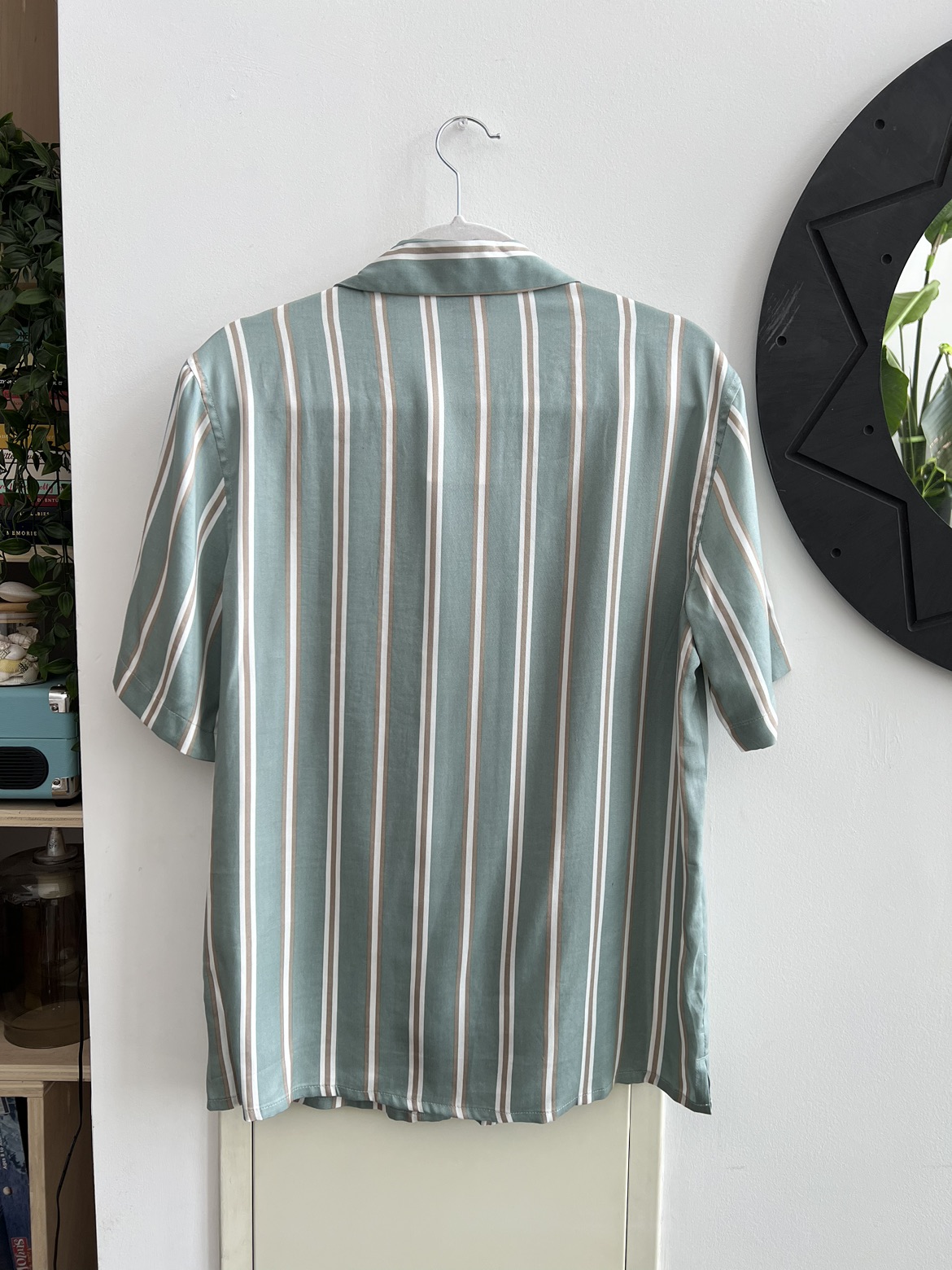 NEW/NEVER WORN BUTTON UP image indicator(2)