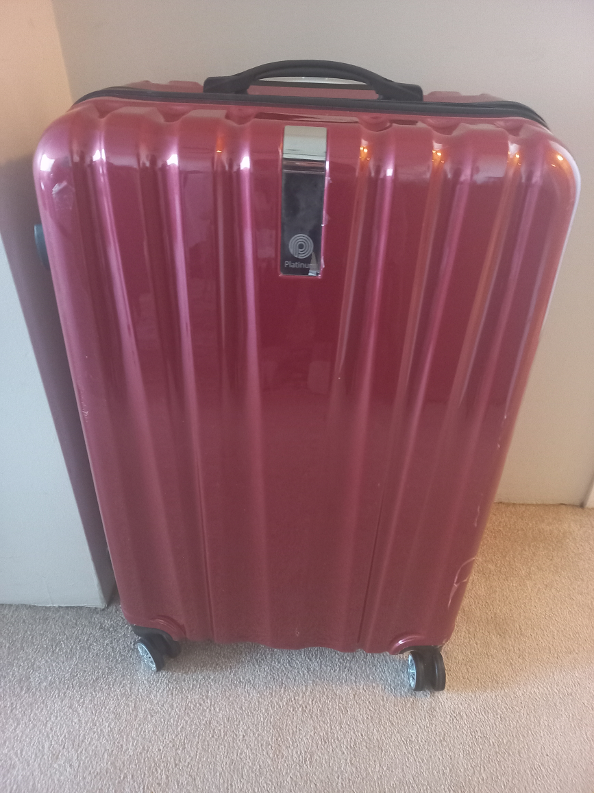 Large capacity suitcase